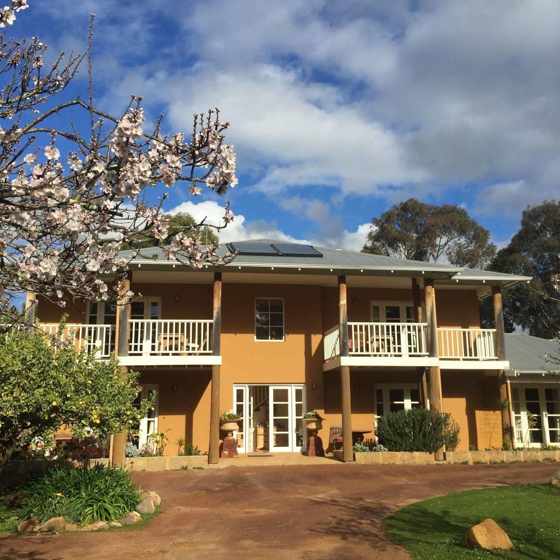 Erravilla Country Estate Spa Suite Accommodation Cowaramup ภายนอก รูปภาพ