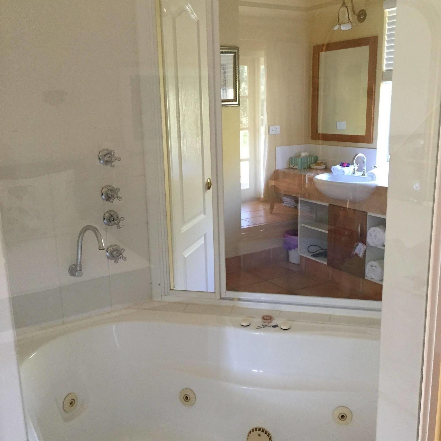 Erravilla Country Estate Spa Suite Accommodation Cowaramup ภายนอก รูปภาพ